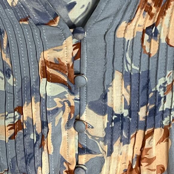Joie 100% Silk Blouse S Pullover V-Neck Button Front Dusty Blue Floral Romantic - Picture 12 of 13